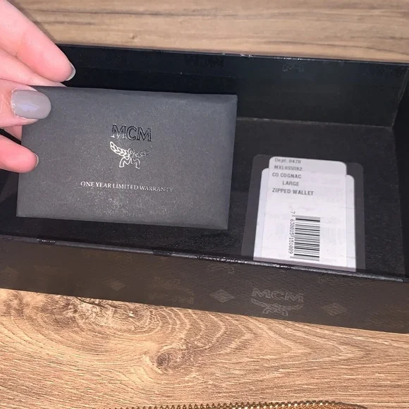 MCM cognac wallet - Picture 7 of 8